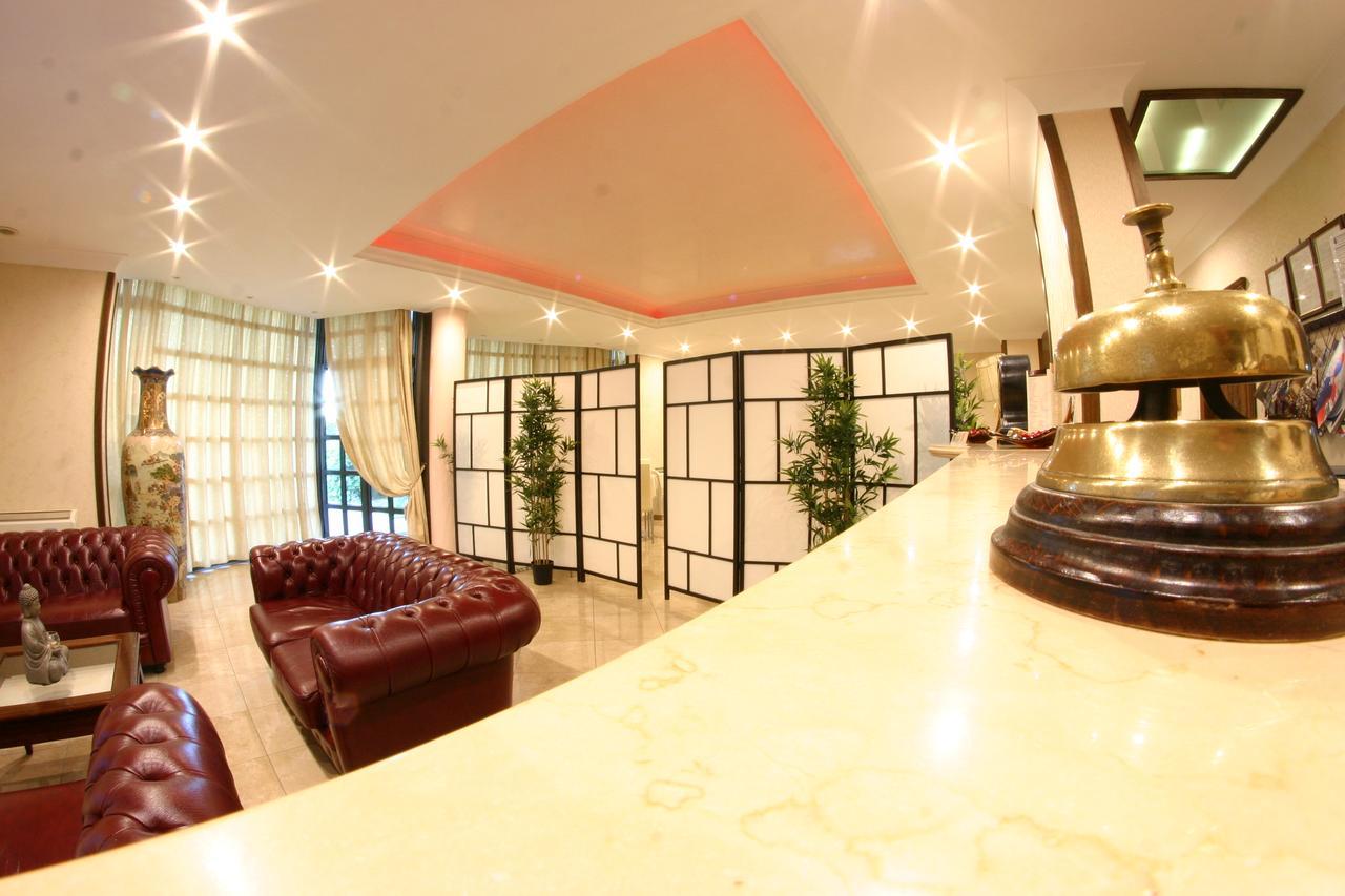 Chic 3*